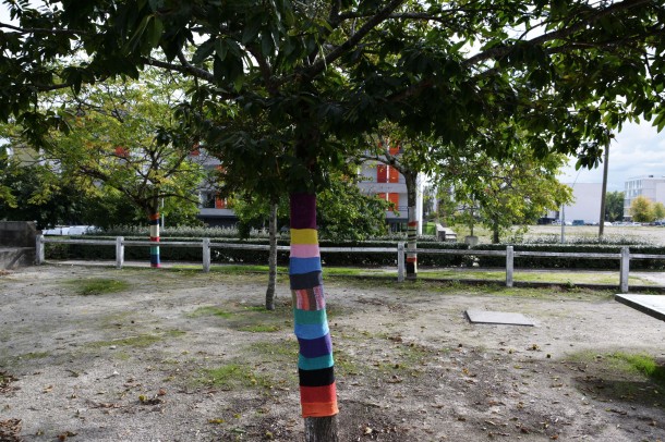 Yarn bombing au Bois Fleuri / Blog Rive Droite